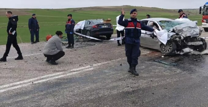 Bayram yolu kana bulandı: 6 ölü, 3 ağır yaralı