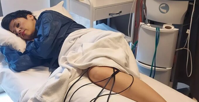 Ünlü şarkıcı hastaneye kaldırıldı! "Psikolojik olarak çökmüş durumdayım"