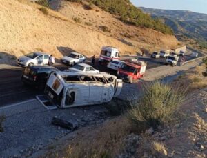 Adıyaman’da minibüs devrildi: 19 yaralı