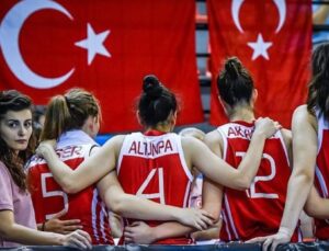 Milli takımda doktorluk yapmıştı! Kolunda serumla ölü bulundu!