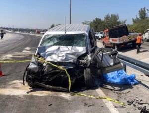 Panelvan ile hafif ticari araç çarpıştı: 3 ölü, 3 yaralı