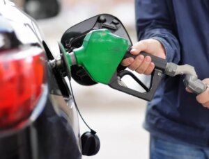 Araç sahipleri dikkat! Benzine 1 lira zam geliyor