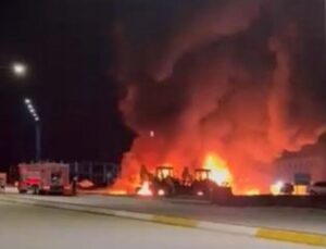 Arnavutköy’de akaryakıt tankerleri ve kamyonlar alev alev yandı