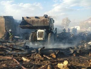 Ardahan’da çıkan ahır yangınında 23 hayvan öldü