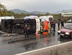 İşçi servisi devrildi! Ölü ve yaralılar var!