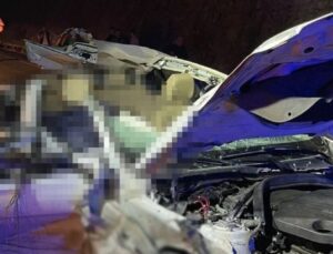 Mersin’de otomobil, park halindeki TIR’a çarptı: 1 ölü, 1 yaralı