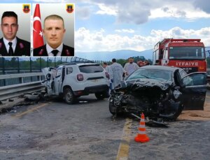 Otomobiller kafa kafaya çarpıştı, 2 jandarma şehit oldu