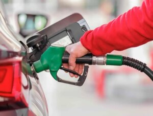 Petrol fiyatı düştü, akaryakıta indirim göründü