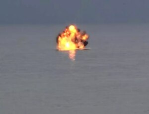 Şehir rahat nefes aldı! 300 kilo bomba yüklü deniz aracı imha edildi