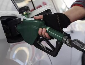 Akaryakıta bir zam daha! Psikolojik sınıra dayandı