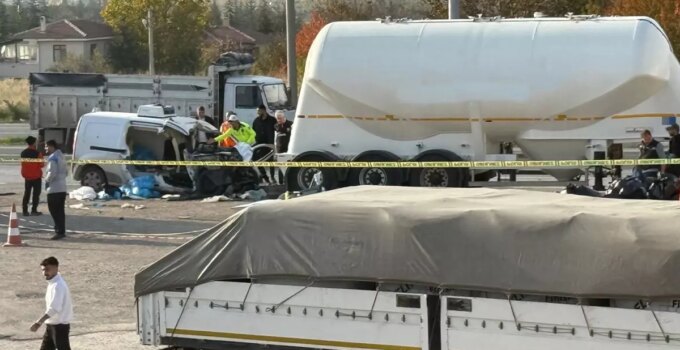 Ankara’da kahreden kaza! Otomobil hurdaya döndü, 3 kişilik aile yok oldu