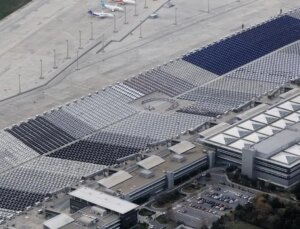 Atatürk Havalimanı’nda teslime hazır 9 bin 200 araç tek karede görüntülendi