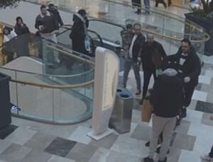 AVM’de büyük panik! Senegalli milli futbolcuya silah çekti!