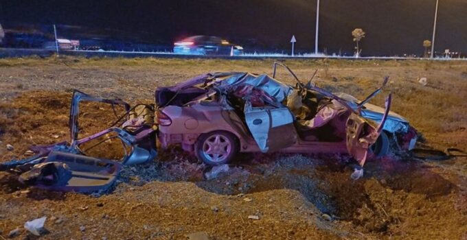 Batman’da otomobil TIR’a çarptı! 2 çocuk öldü