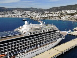 Bodrum’da rekor kırıldı, gemiler binlerce kişi getirdi