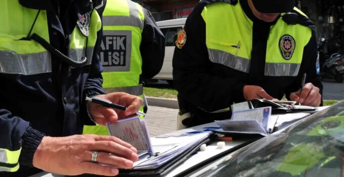 Bugünden itibaren 5 ay zorunlu! Kurala uymayan sürücülere 6 bin TL ceza var