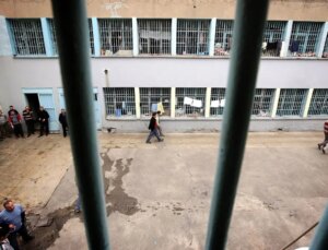 Cezaevindeki baba kendisini ziyarete gelen 4 yaşındaki kızını öldüresiye dövdü