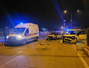 Erzincan’da iki araç çarpıştı: 4 yaralı