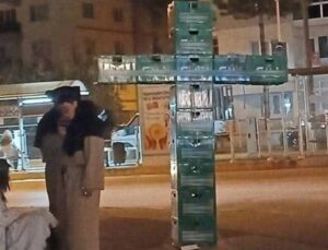 Eskişehir’de bira kasalarıyla haç işareti yapan 3 kişi gözaltında