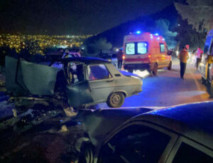 İki otomobil kafa kafaya çarpıştı: 7 yaralı