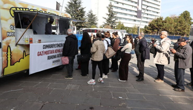 İYİ Parti, Atatürk için lokma dağıttı