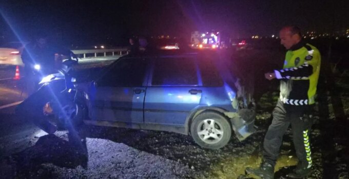 Kendiliğinden yola çıkan otomobil, yolcu otobüsüyle çarpıştı