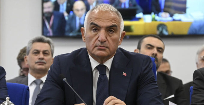 Kültür ve Turizm Bakanı Ersoy: Bakanlığın bir oteli açma ve kapatma yetkisi yok