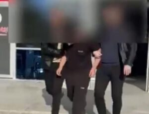 Kur’an’ı Kerim ve Türk bayrağını yakmaya kalktı!