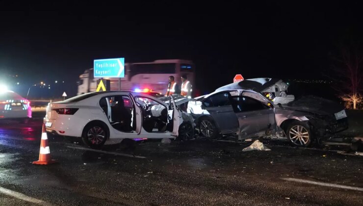 Niğde’de iki otomobil çarpıştı: 3 ölü, 6 yaralı