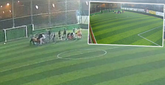 Olay anı kameraya yansıdı… Halı sahada bir anda nefessiz kaldı!