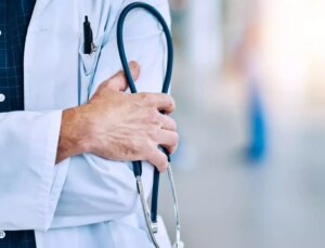 Sağlık Bakanlığı’ndan sosyal medya doktorlarına ayar! Suç duyurusunda bulunulacak