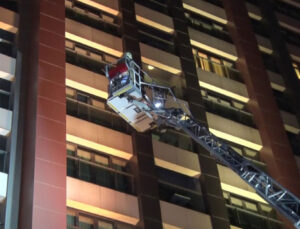 Sultangazi’de otel yangını: 4 kişi dumandan etkilendi