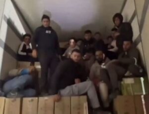 TIR’da 16 kaçak göçmen yakalandı: 2 tutuklama