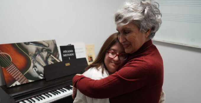 7 kişinin öldüğü kazada piyano da öksüz kaldı!