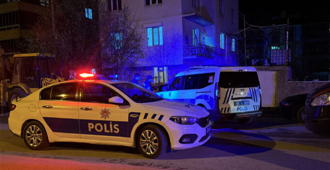 Annesini darbeden babasına saldırdı