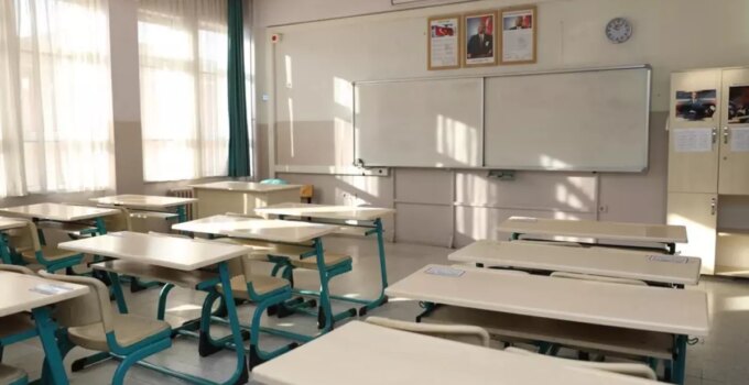 Biri 15, diğeri 16 yaşında! Liseliler yapay zekayla kızların müstehcen fotoğraflarını ürettiler