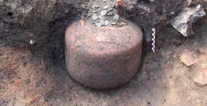 Ev değil gizli bir banka! Arkeolojik kazılarda 90 kilo para bulundu