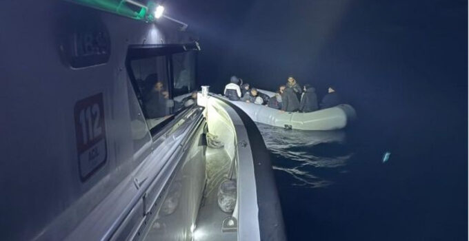 İzmir’de 58 düzensiz göçmen kurtarıldı, 62 düzensiz göçmen yakalandı