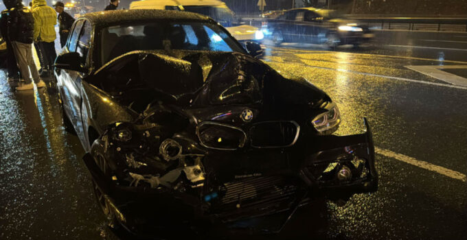 Kağıthane’de zincirleme kaza: 2 yaralı