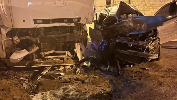 Kontrolden çıkan araç kamyona çarptı! 2 genç feci şekilde can verdi