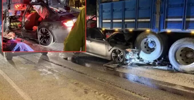 Lüks otomobil kamyona ok gibi saplandı! Bilanço ağır