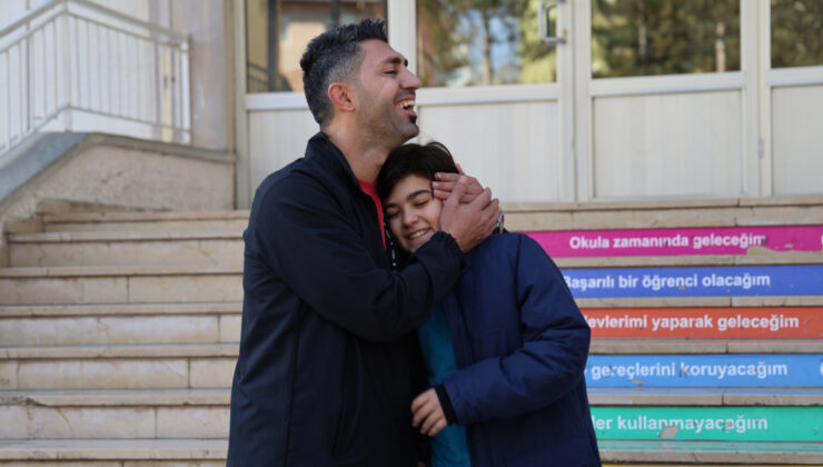 Nefes borusuna mandalina kaçan öğrenciyi öğretmeni kurtardı