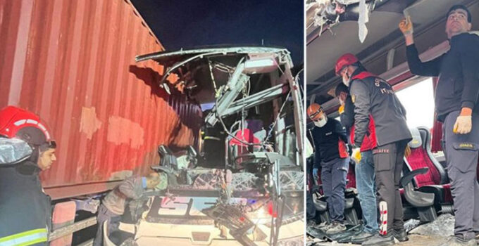 Otobüs TIR’a arkadan çarptı! Çok sayıda can kaybı var!