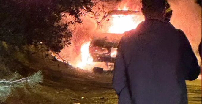 Otomobil patladı, feci şekilde can verdi