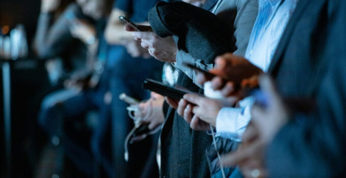 Parasosyal ilişkiler: Algı, gerçeklik ve psikolojik sonuçlar