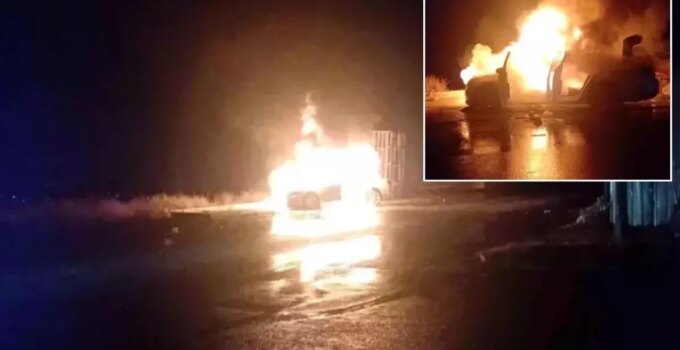 Park halindeki araç alev alev yandı, geriye hurda kaldı