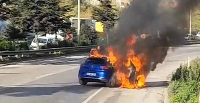 Samsunsporlu Musaba’nın otomobili alev alev yandı, futbolcu yara almadan kurtuldu