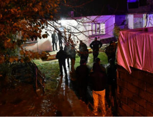 Silahla eşi ile bacanağını öldürdü