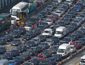 Trafikte 10 dakika kalana devlet otoyol geçiş ücretini geri ödeyecek