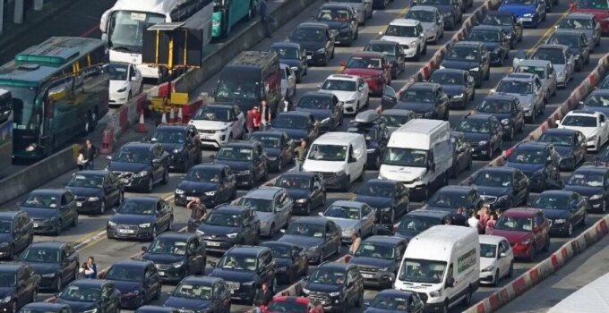 Trafikte 10 dakika kalana devlet otoyol geçiş ücretini geri ödeyecek